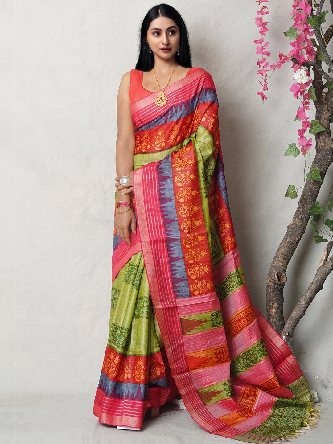 

Unnati Silks Ethnic Motifs Printed Handloom Pure Silk Tussar Saree, Green
