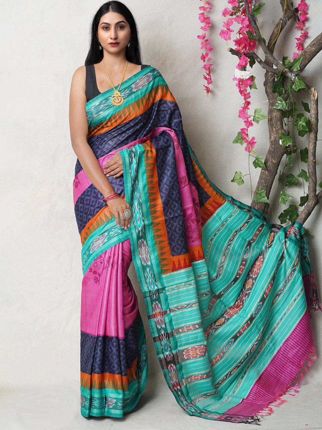 

Unnati Silks Floral Printed Handloom Pure Silk Tussar Saree, Pink
