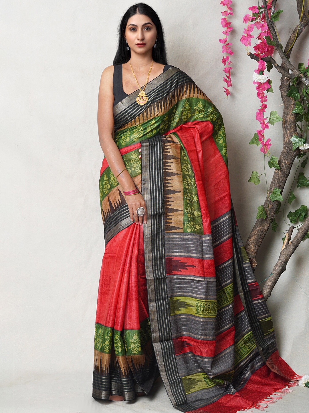 

Unnati Silks Floral Printed Handloom Pure Silk Tussar Saree, Red