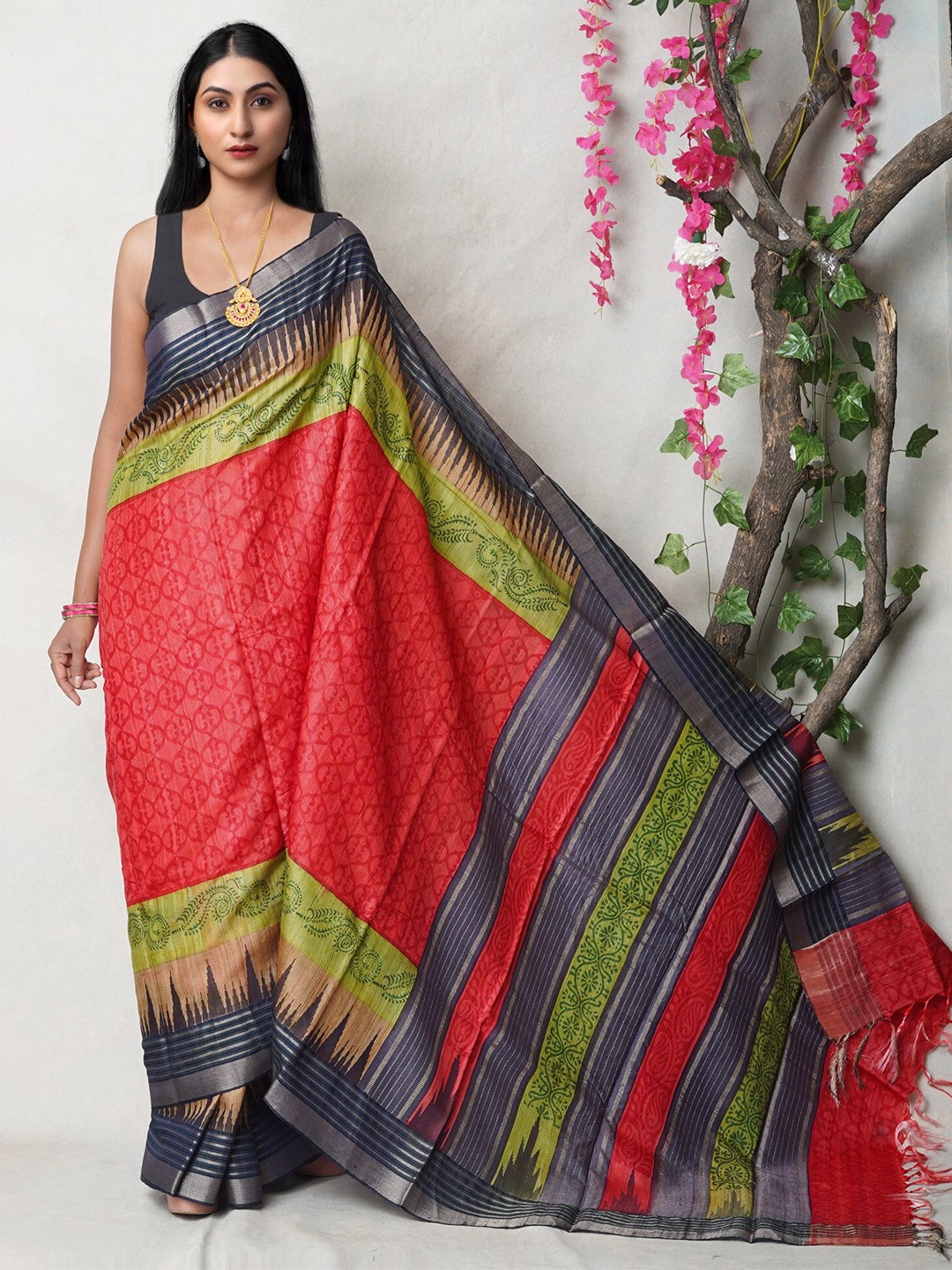 

Unnati Silks Ethnic Motifs Printed Handloom Pure Silk Tussar Saree, Red