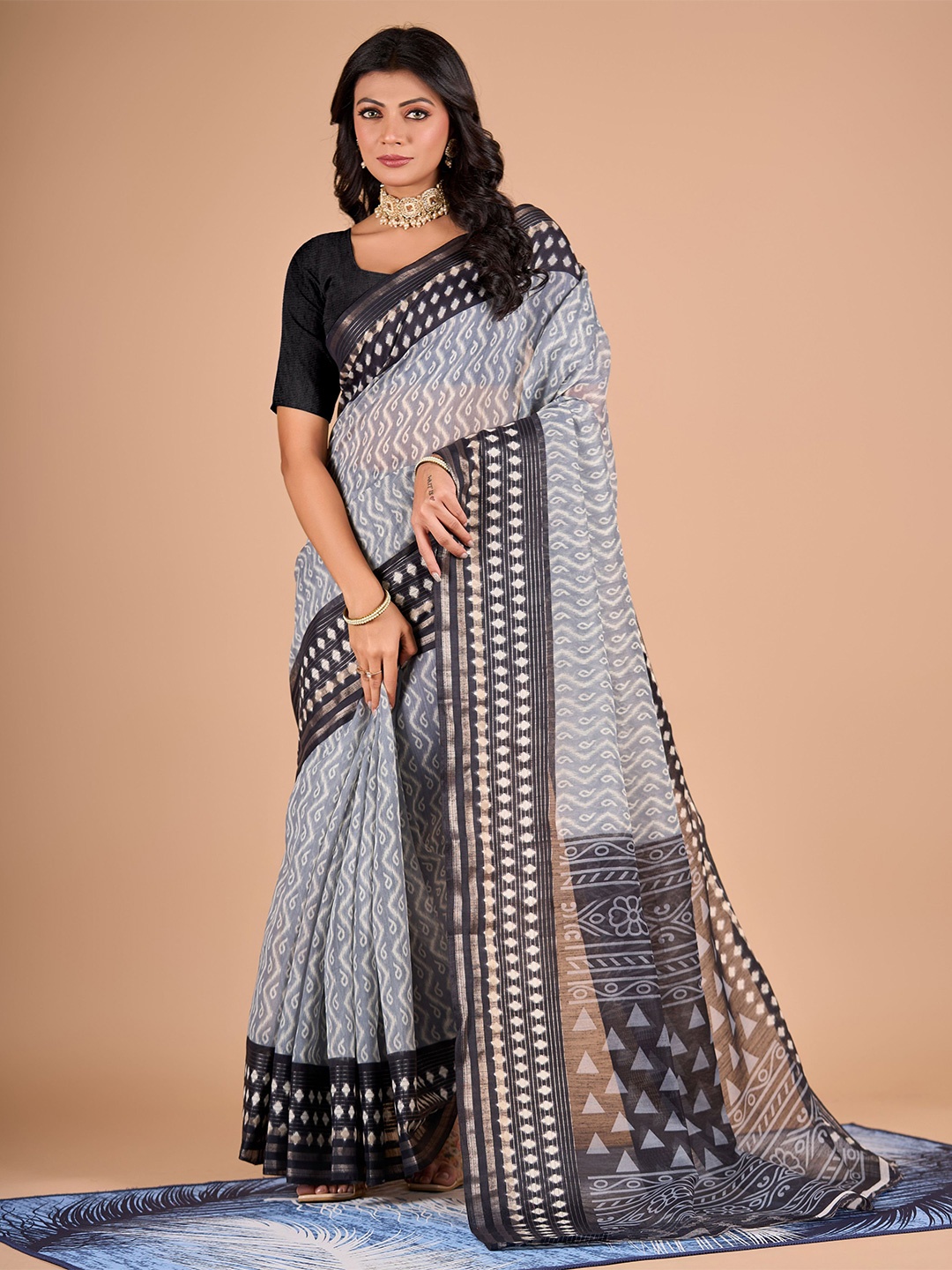 

VIRICA Ethnic Motifs Printed Saree, Lavender