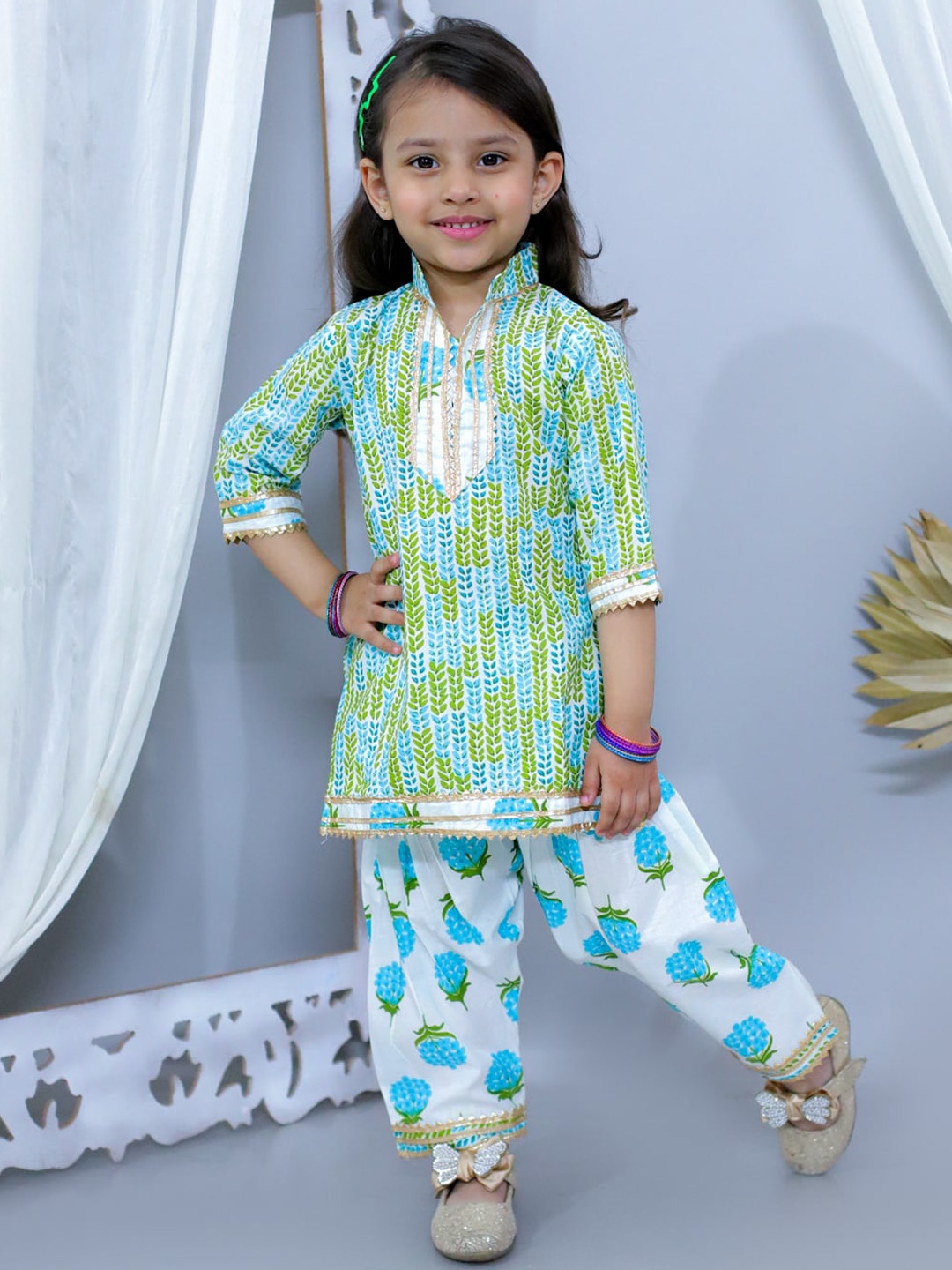 

JUNITOS Girls Ethnic Motifs Printed Regular Gotta Patti Pure Cotton Kurti with Patiala, Blue