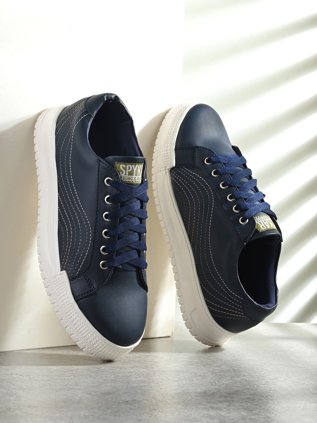 

SPYKAR Women Textured Comfort Insole Contrast Sole Lace-Ups Sneakers, Navy blue