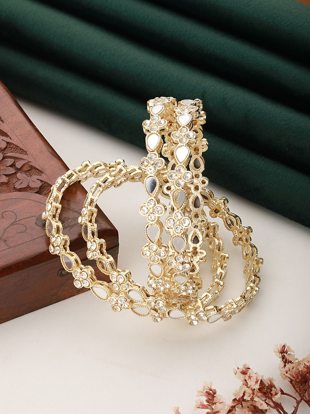 

Aadvik Designs Set Of 4 Gold-Plated & Kundan Studded-Studded Bangles