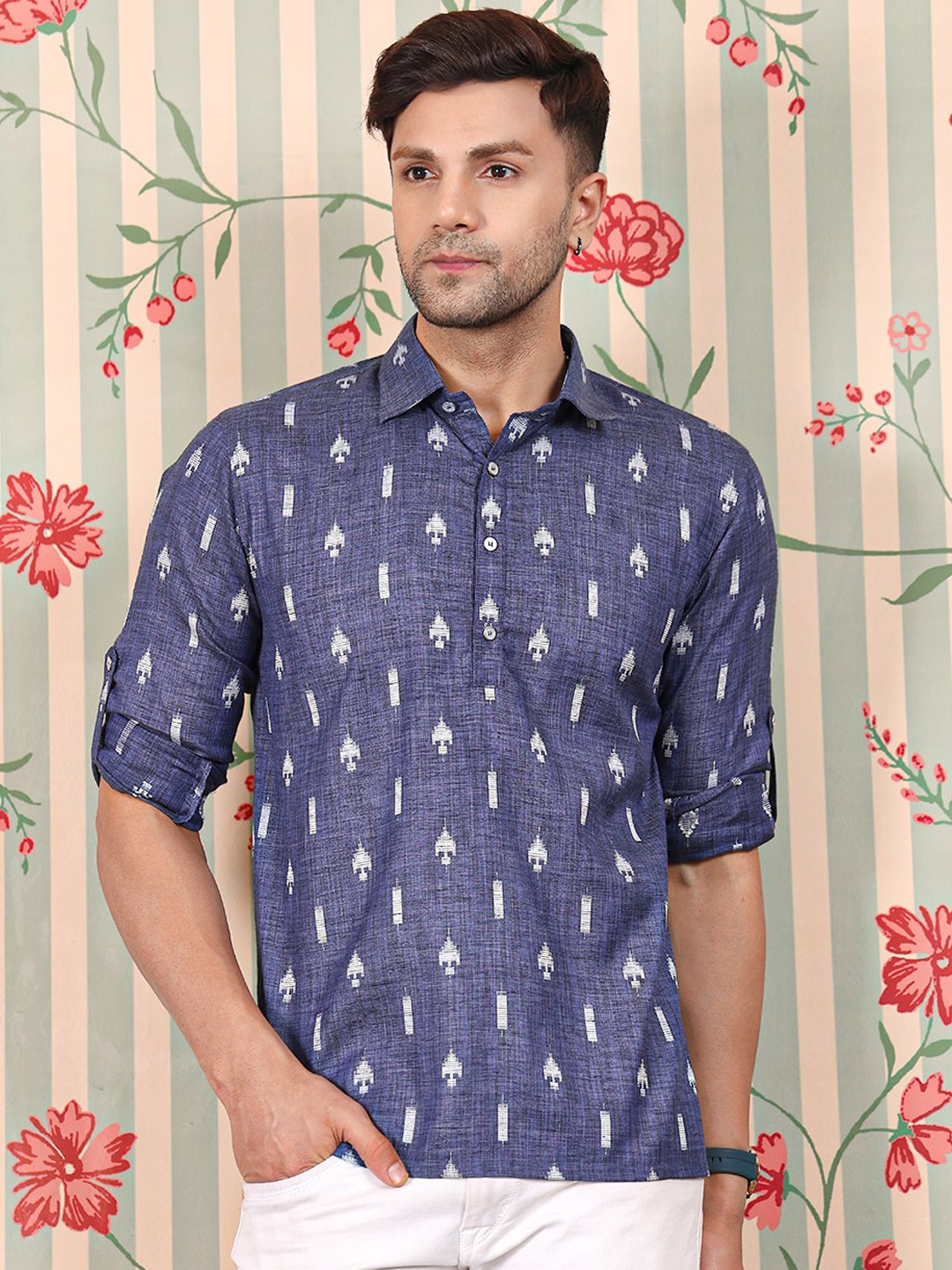 

Ode by House of Pataudi Floral Embroidered Thread Work Cotton Kurta, Blue