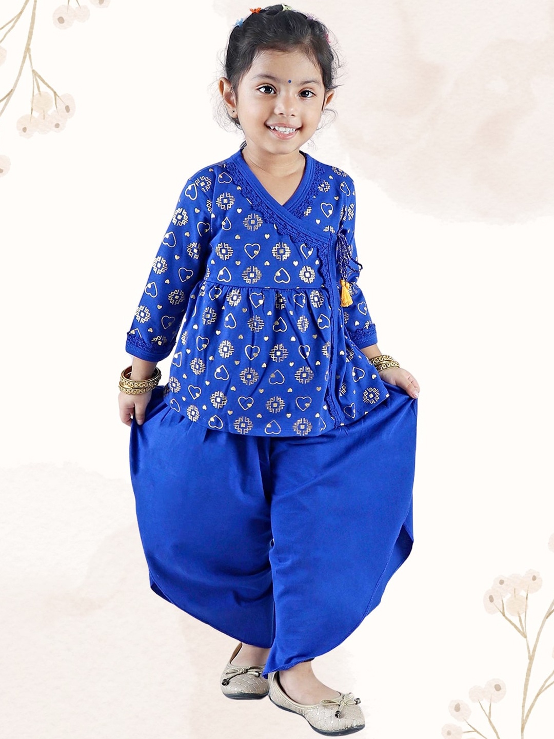 

JUNITOS Girls Floral Printed Regular Pure Cotton Angrakha Kurti with Dhoti, Blue