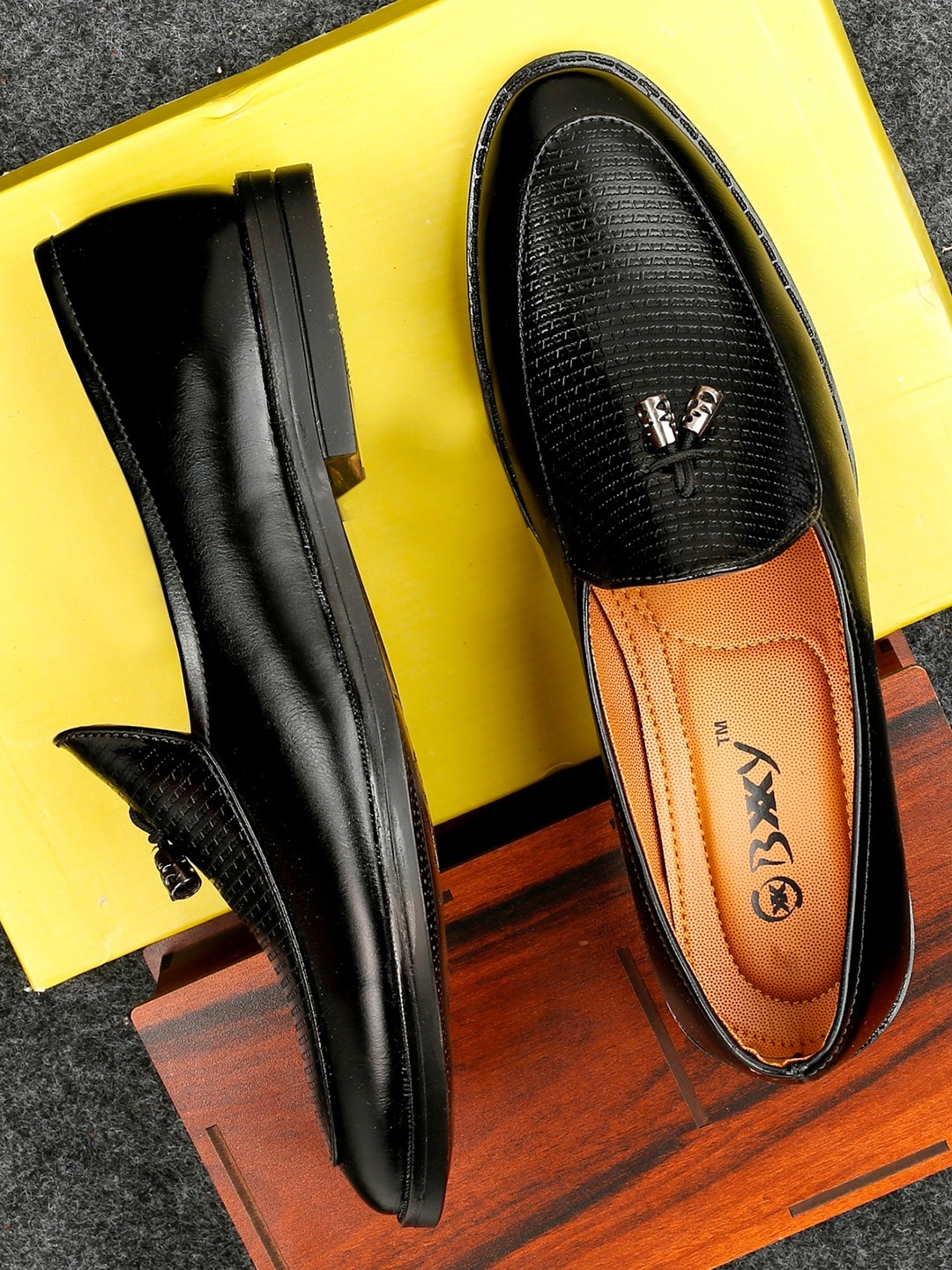 

Bxxy Men Round Toe Loafers, Black