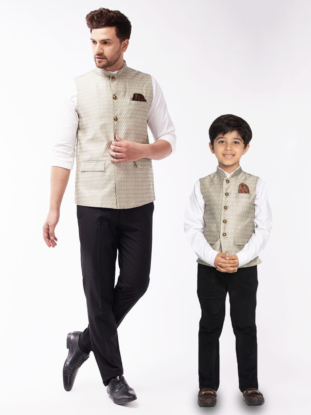 

VASTRAMAY Boys Woven-Designed Nehru Jacket, Beige