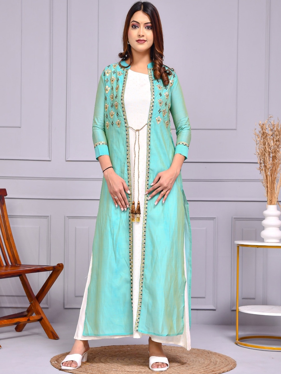 

Aspriya Round Neck Mirror Work Kurta, Turquoise blue