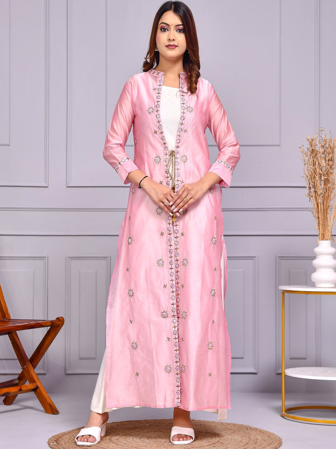

Aspriya Ethnic Motifs Embroidered Mirror Work Kurta, Pink