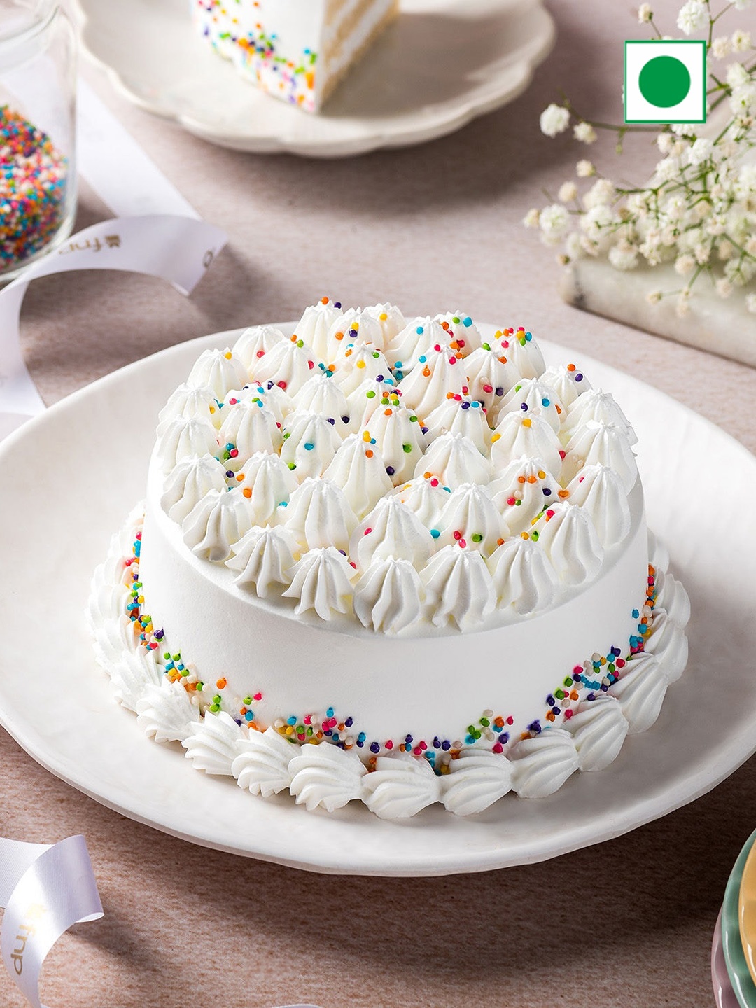 

fnp Vanilla Buttercream Eggless Round Cake 500 G, White