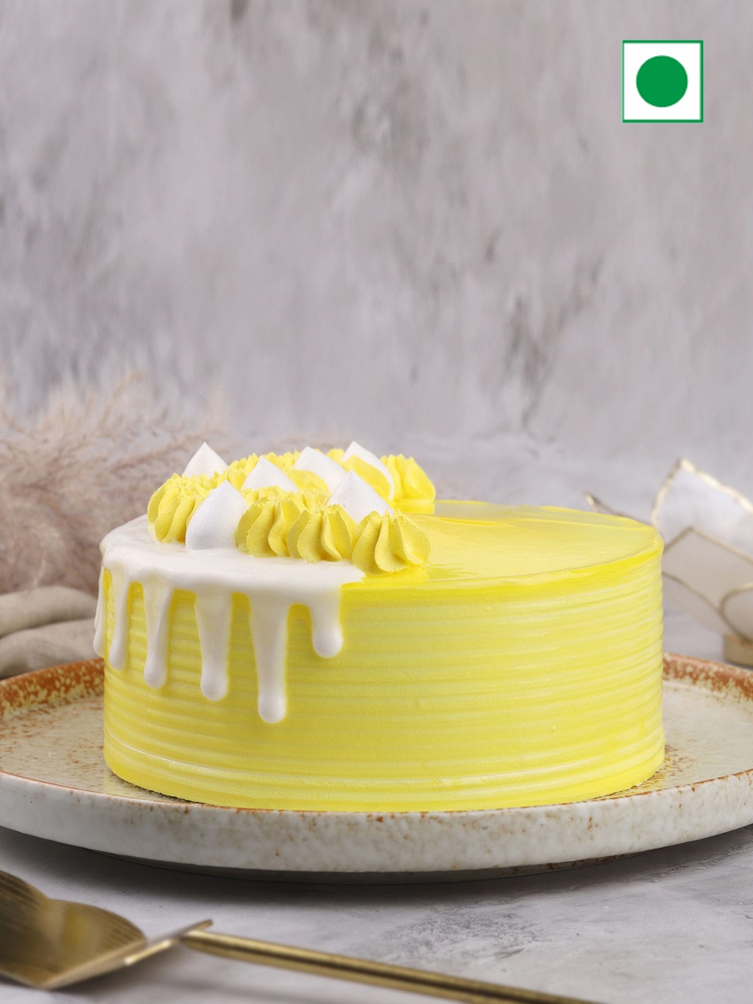 

fnp Pineapple Flavor Eggless Paradise Round Cream Cake 500 gms, White
