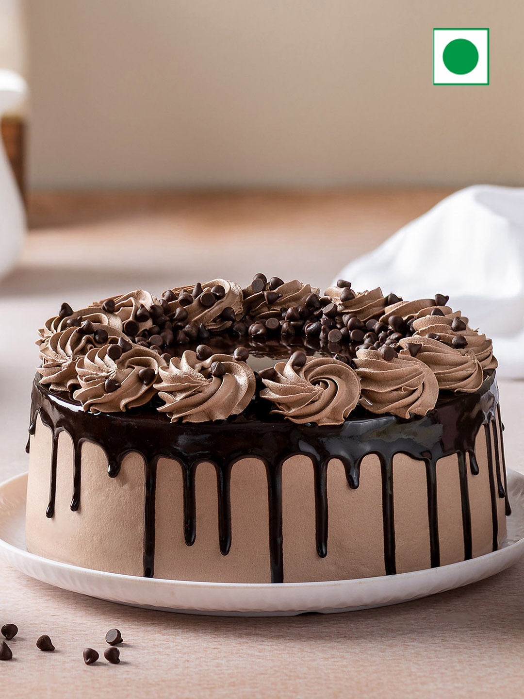 

fnp Cream Drop Chocolate Flavor Eggless Round Cake - 500 Gms, Brown