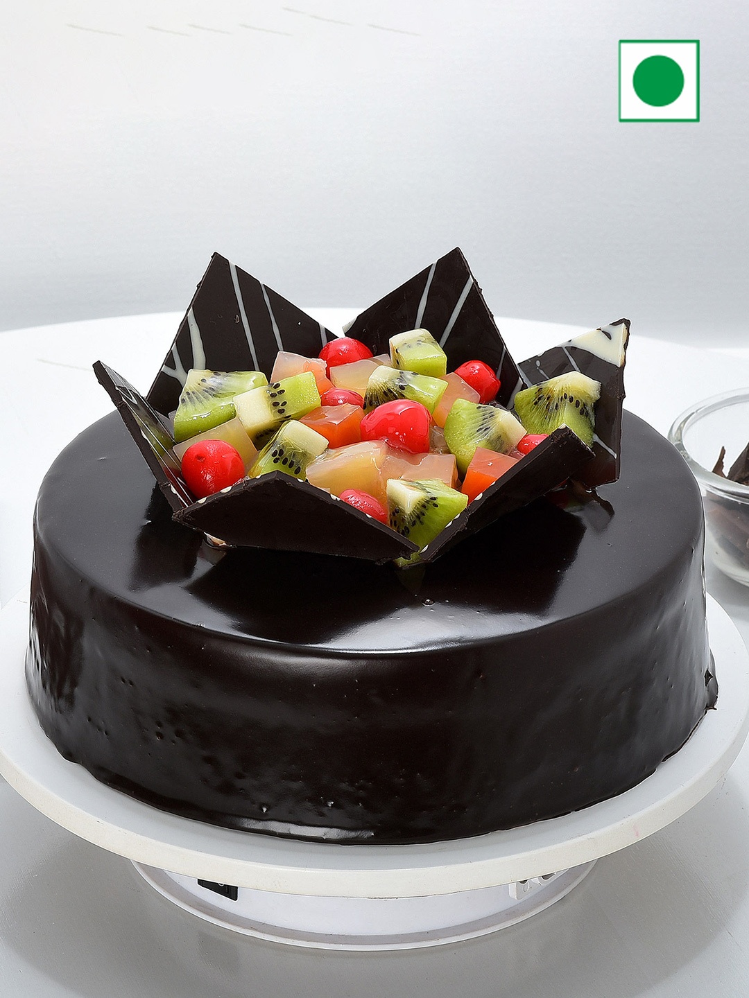 

fnp Chocolate Flavour Eggless Round Shape Cake 500gms, Brown