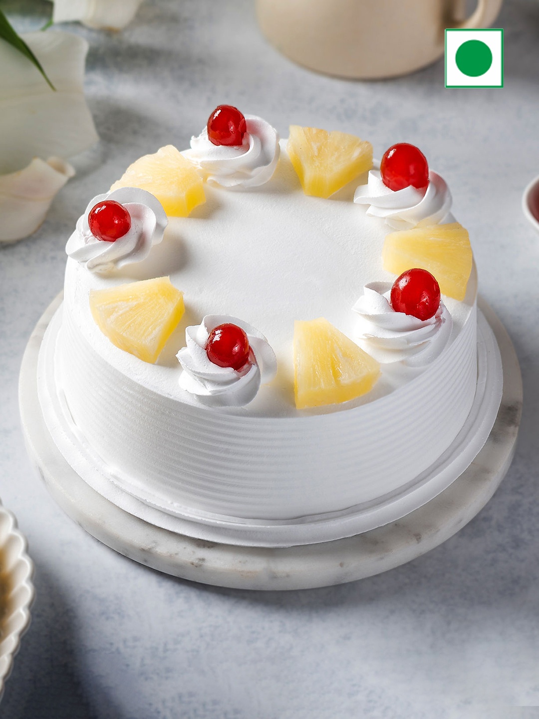

fnp Pineapple Flavor Eggless Round Cake - 500 Gms, White
