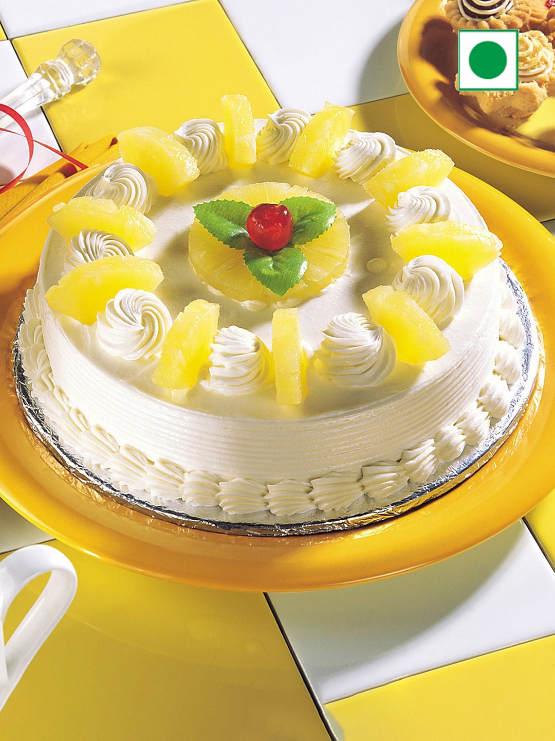 

fnp Pineapple Flavor Eggless Round Shape Cake- 500 Gms, White