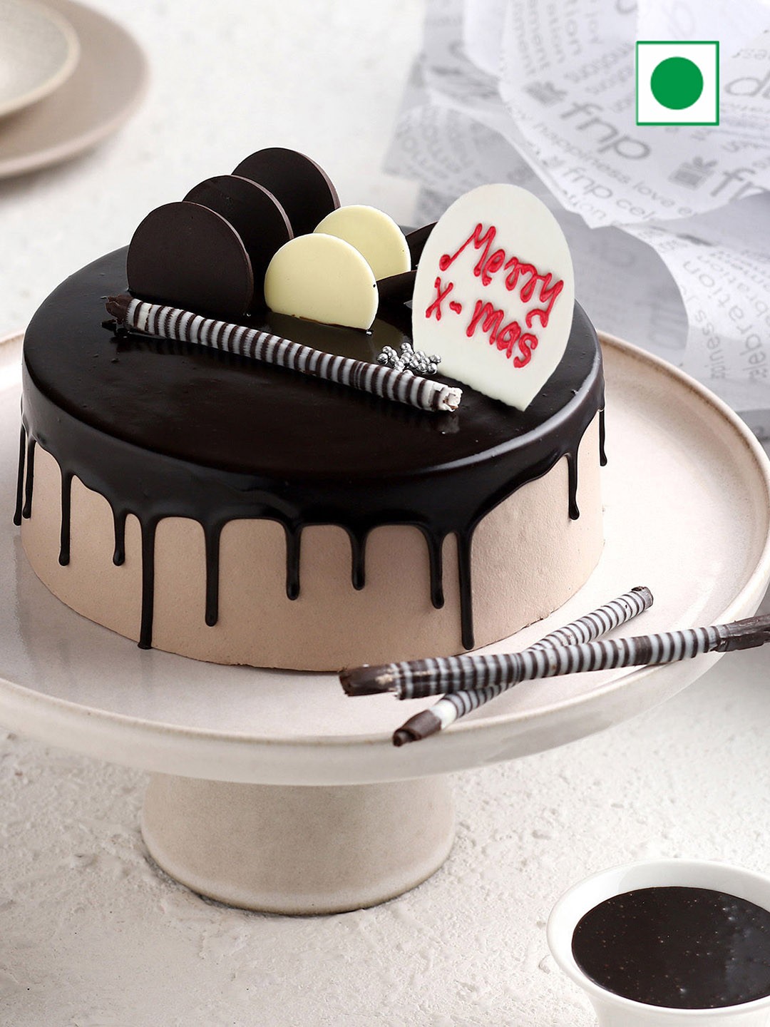 

fnp Chocolate Flavor Eggless Round Cake- 500gms, Brown