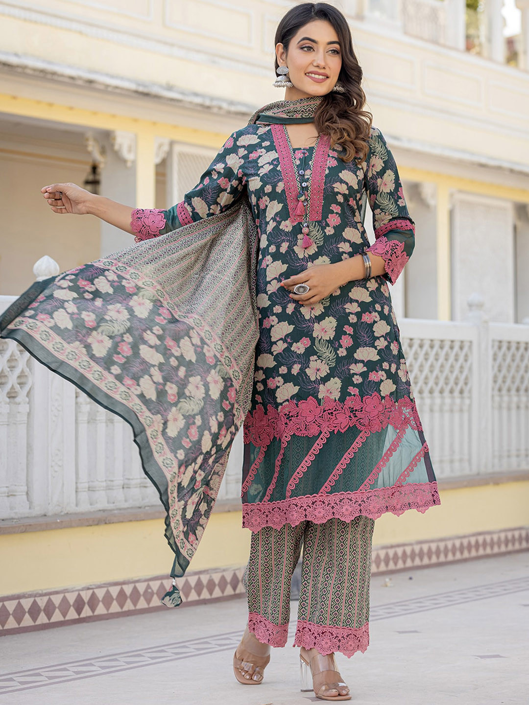 

Yufta Floral Yoke Design Regular Pure Cotton Kurta with Trousers & With Dupatta, Green
