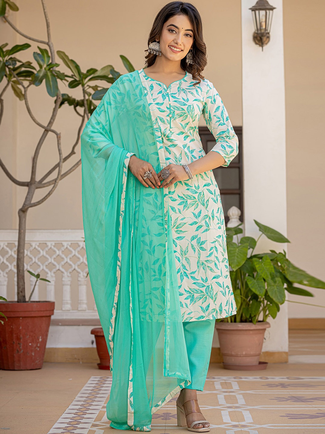 

Yufta Green Floral Printed Pure Cotton Straight Kurta With Trousers & Dupatta