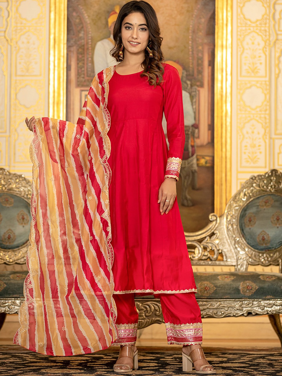 

Yufta Regular Kurta with Trouser & Dupatta, Pink