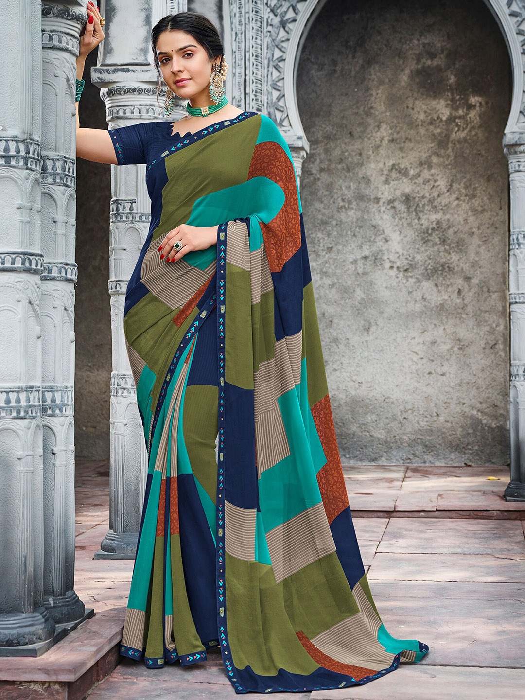 

Laxmipati Abstract Printed Saree, Green