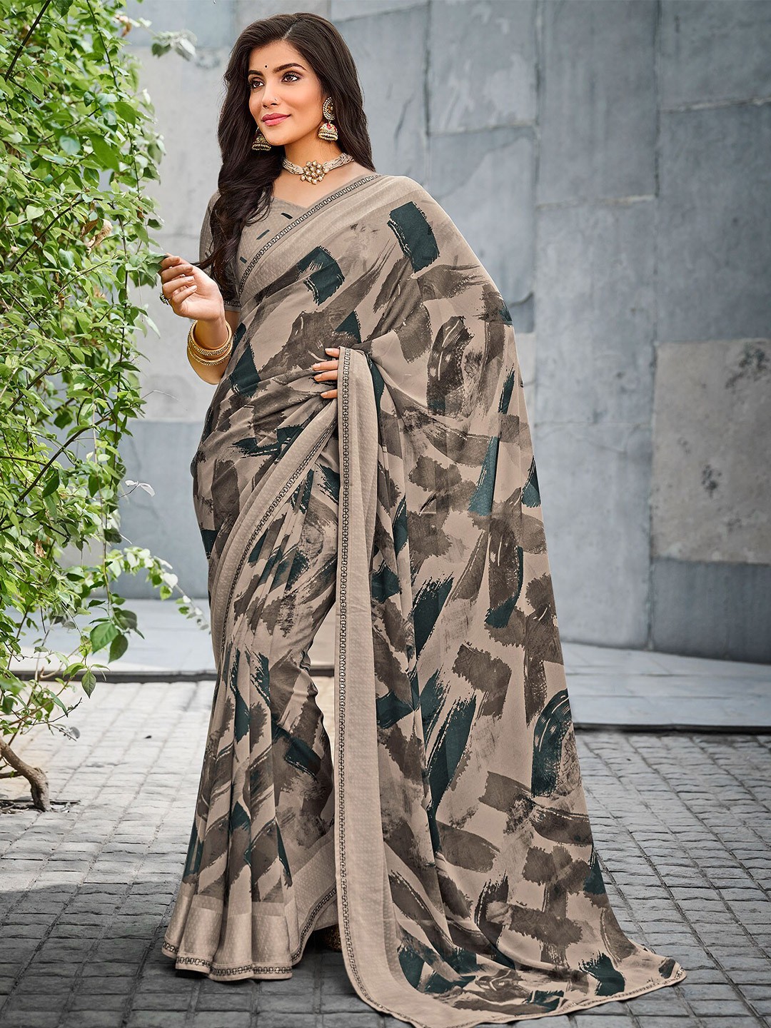 

Laxmipati Abstract Printed Beads and Stones Saree, Beige
