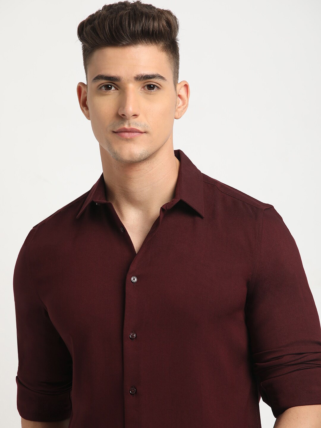

THE BEAR HOUSE Spread Collar Long Sleeves Slim Fit Casual Shirt, Maroon