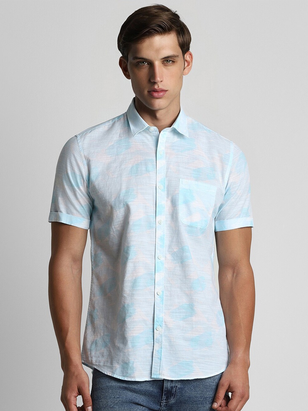 

Peter England Casuals Slim Fit Spread Collar Short Sleeves Cotton Casual Shirt, White
