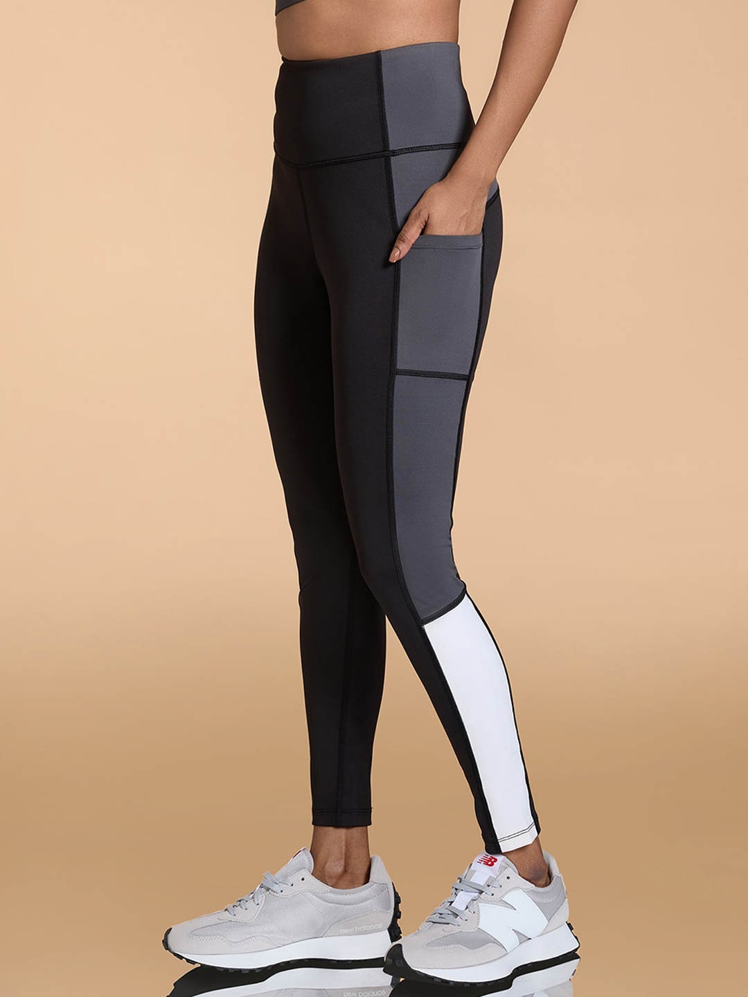 

KICA Women Colourblock Stretchable Breathable Ankle Length Tights, Black