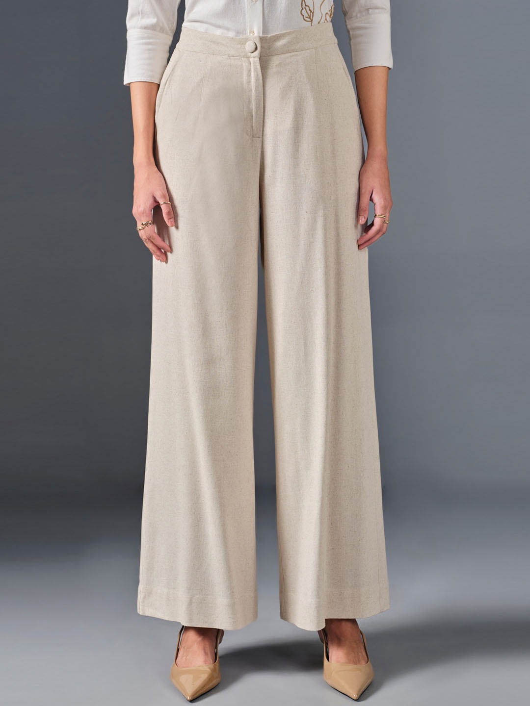 

AND Women Pleated Mid Rise Parallel Trousers, Off white