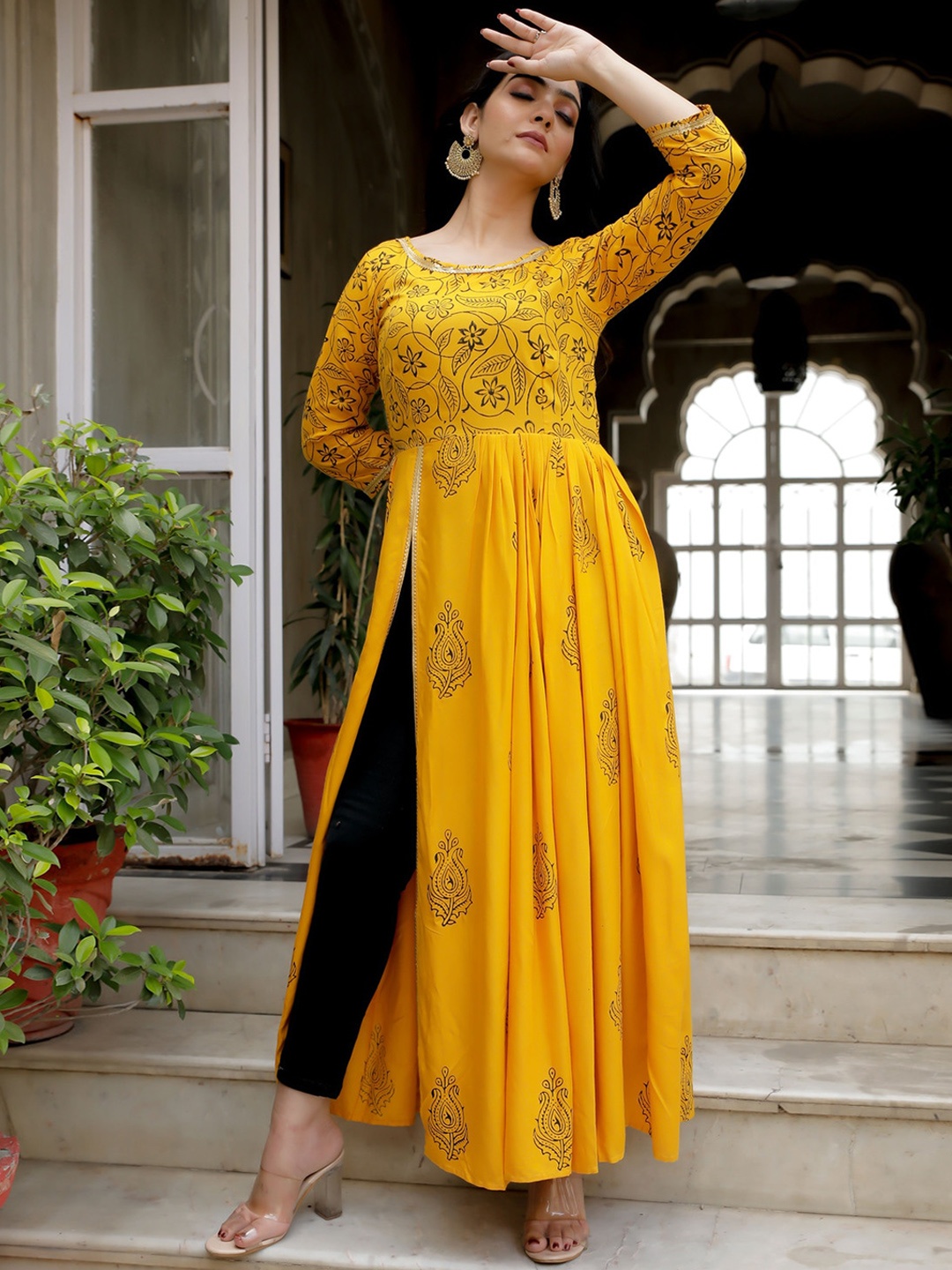 

Ayan Round Neck Ethnic Motifs Printed Kurta, Mustard
