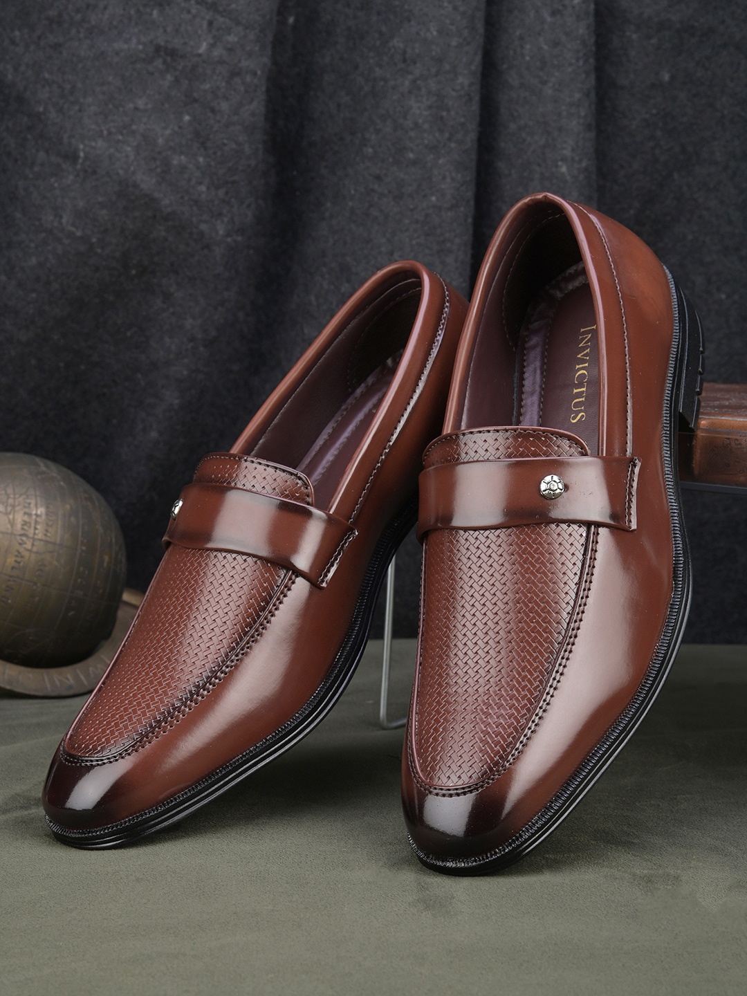 

INVICTUS Men Round Toe Formal Loafers, Tan