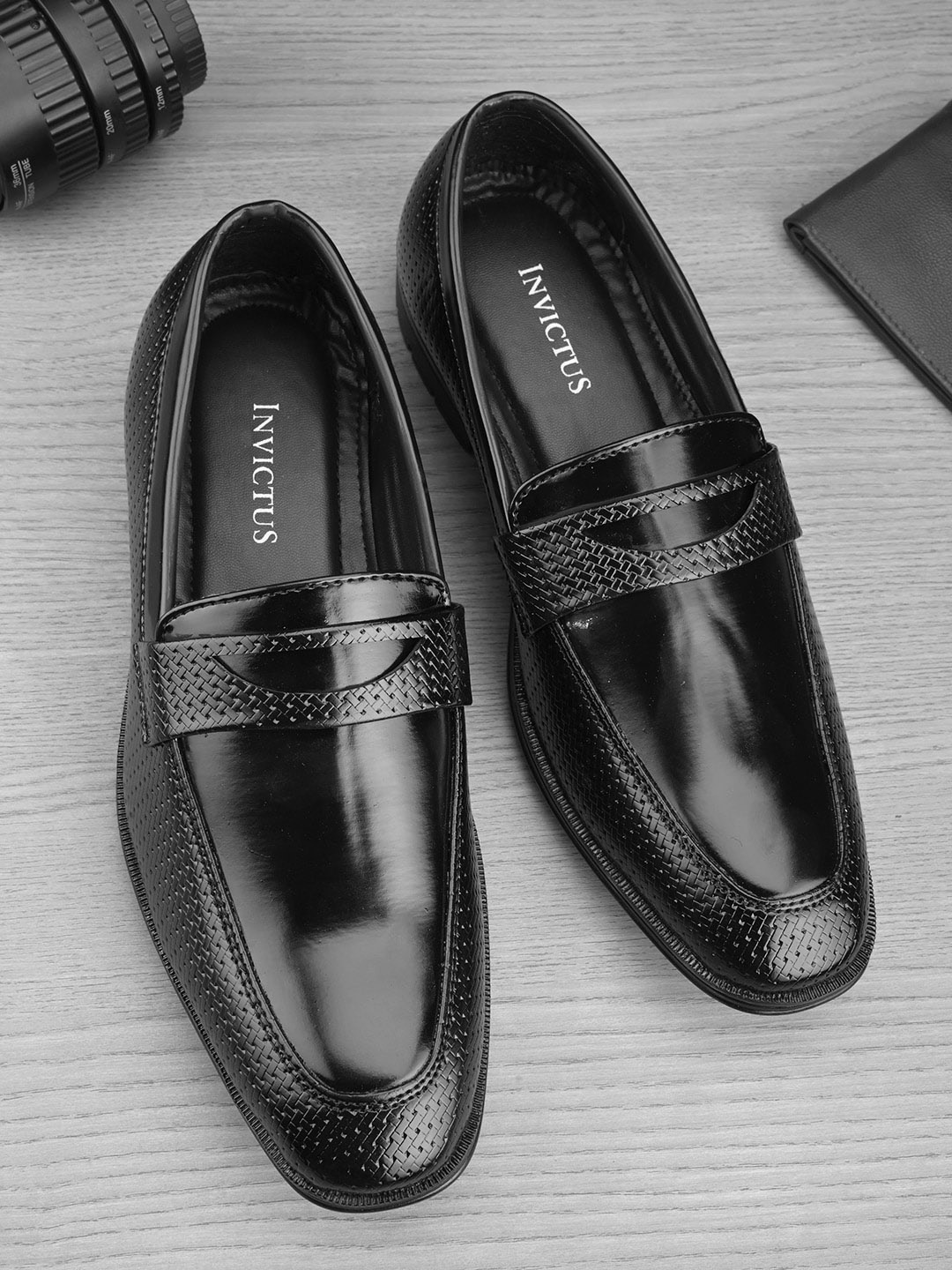 

INVICTUS Men Round Toe Formal Loafers, Black