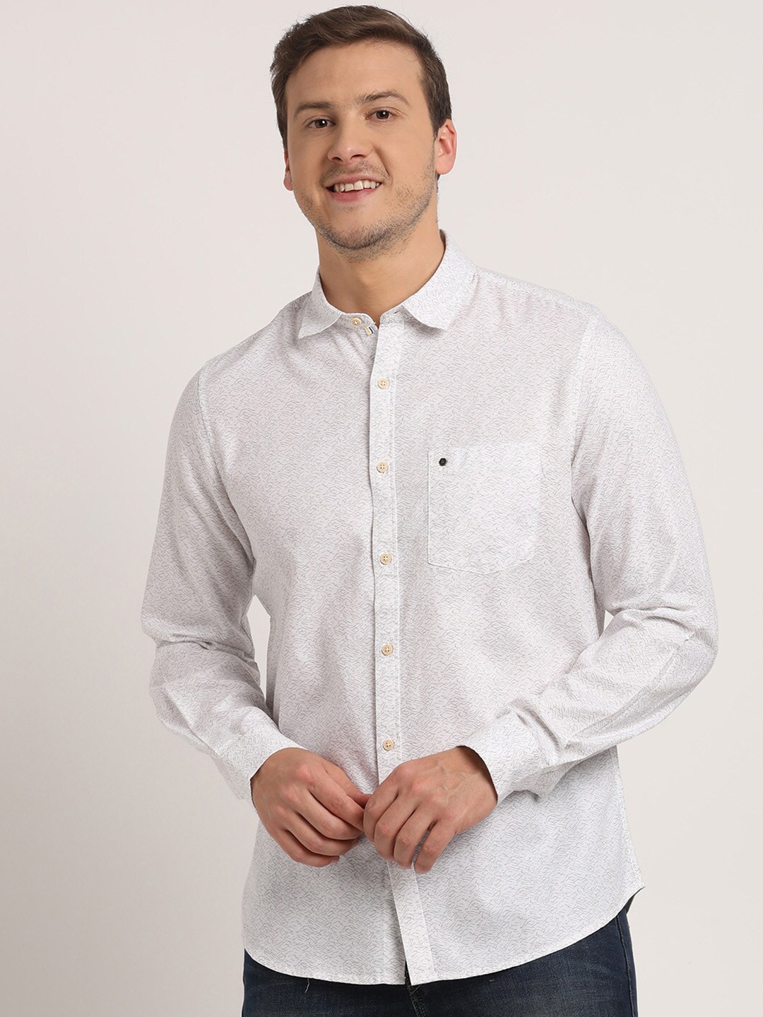 

Turtle Relaxed Slim Fit Long Sleeves Spread Collar Cotton Opaque Printed Casual Shirt, White