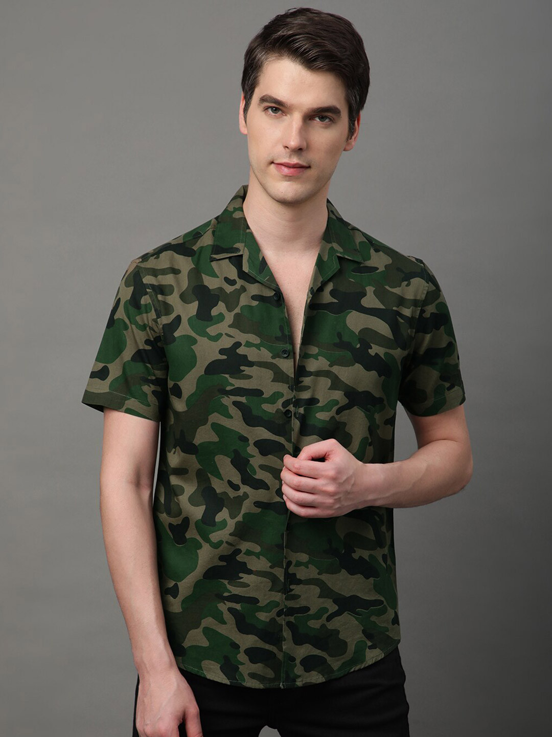 

Voroxy Relaxed Camouflage Printed Cotton Casual Shirt, Green
