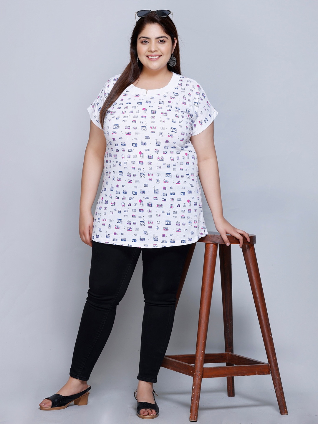 

IN Love Round Neck Conversational Printed Pure Cotton Oversized T-shirt, White