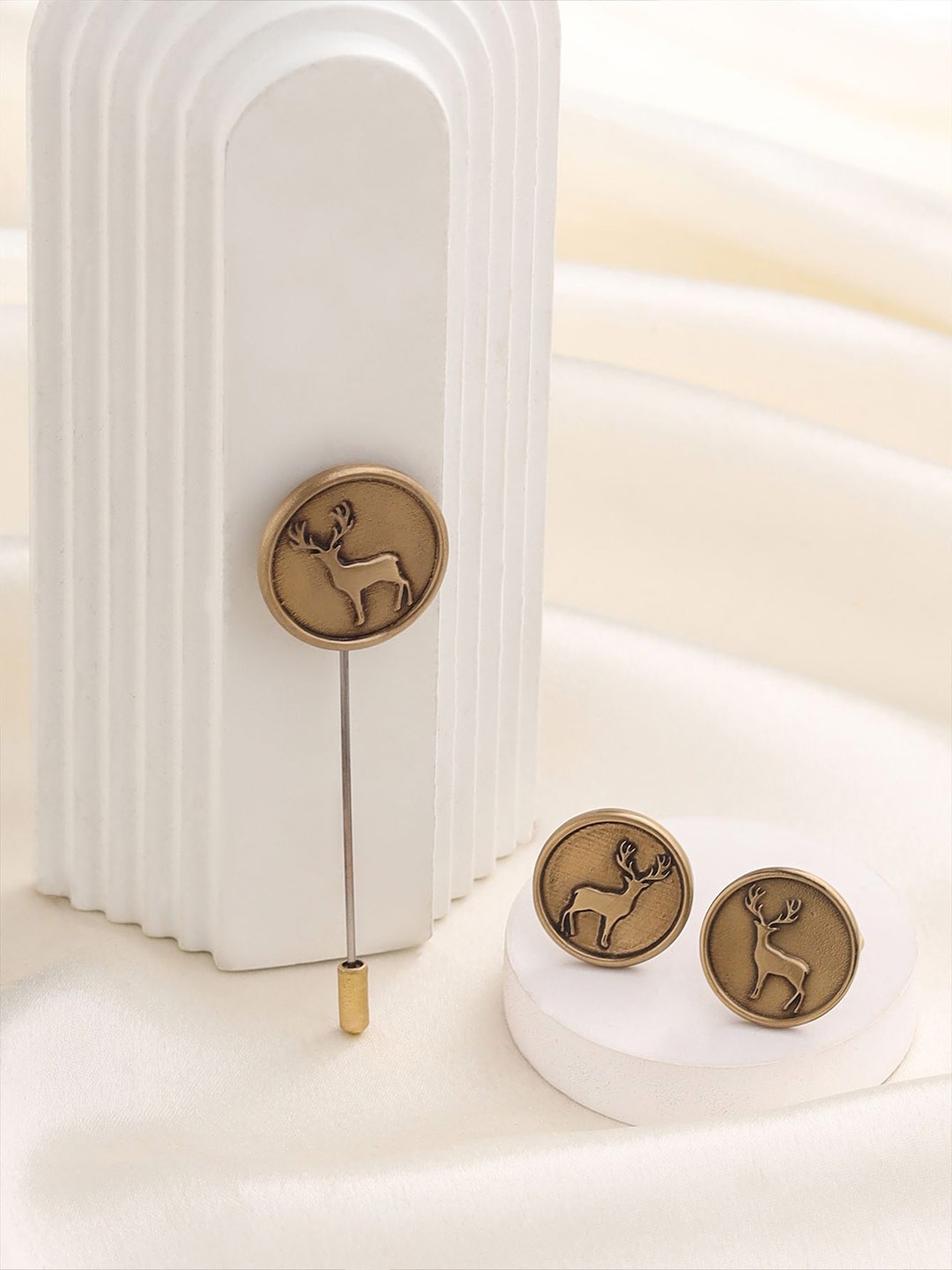 

COSA NOSTRAA Men Set of 2 The Daring Deer Lapel Pin Accessory Gift Set, Gold