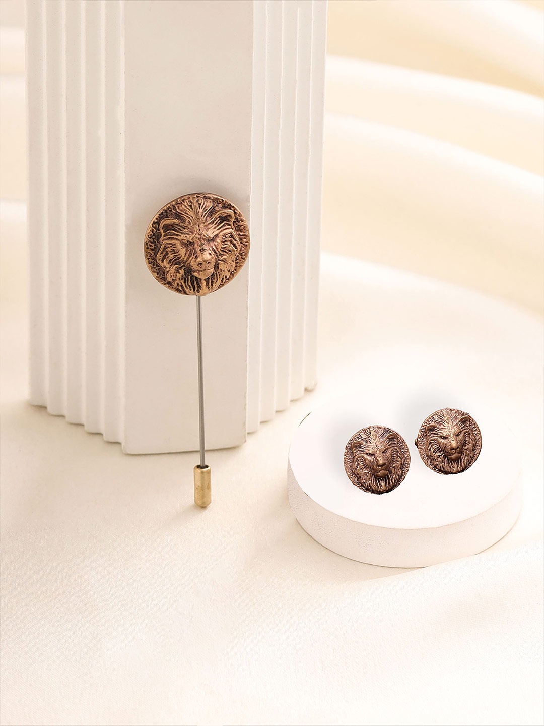 

COSA NOSTRAA Men Classic Simba Lapel Pin & Cufflinks Accessory Gift Set, Gold