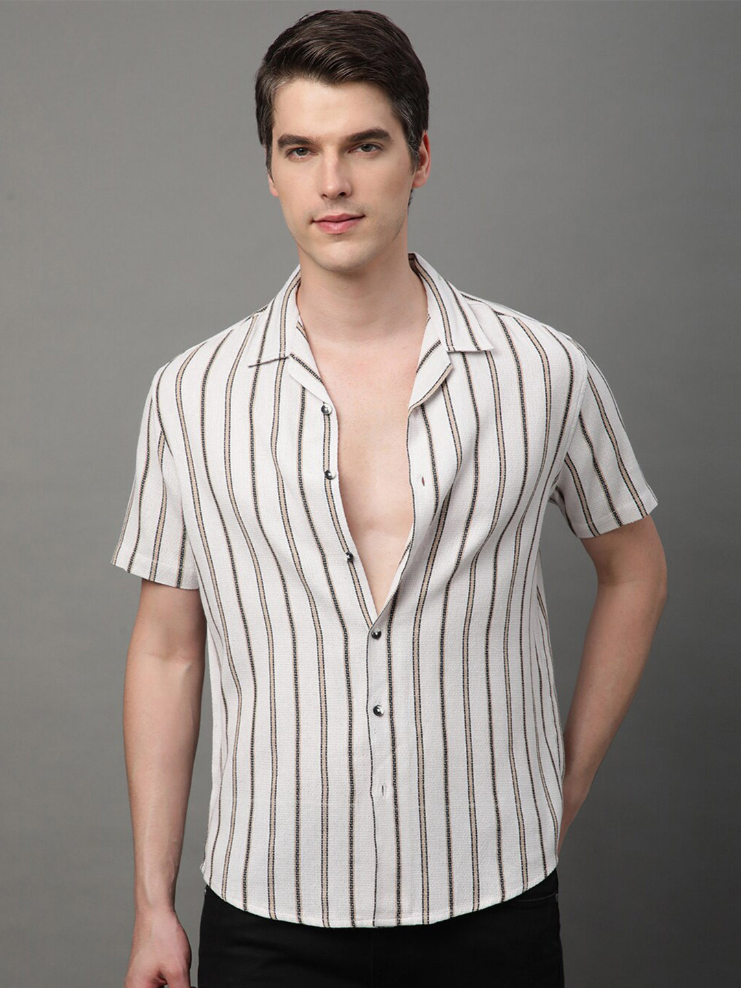 

Voroxy Men Smart Striped Spread Collar Short Sleeves Regular Fit Casual Shirt, Brown
