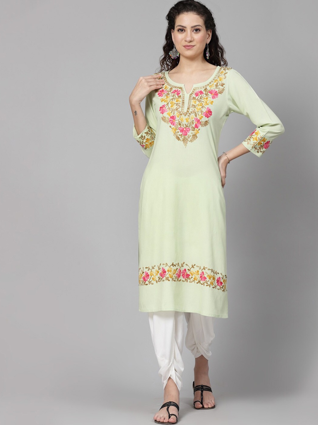 

QAZMI Round Neck Embroidered Straight Kurta, Green