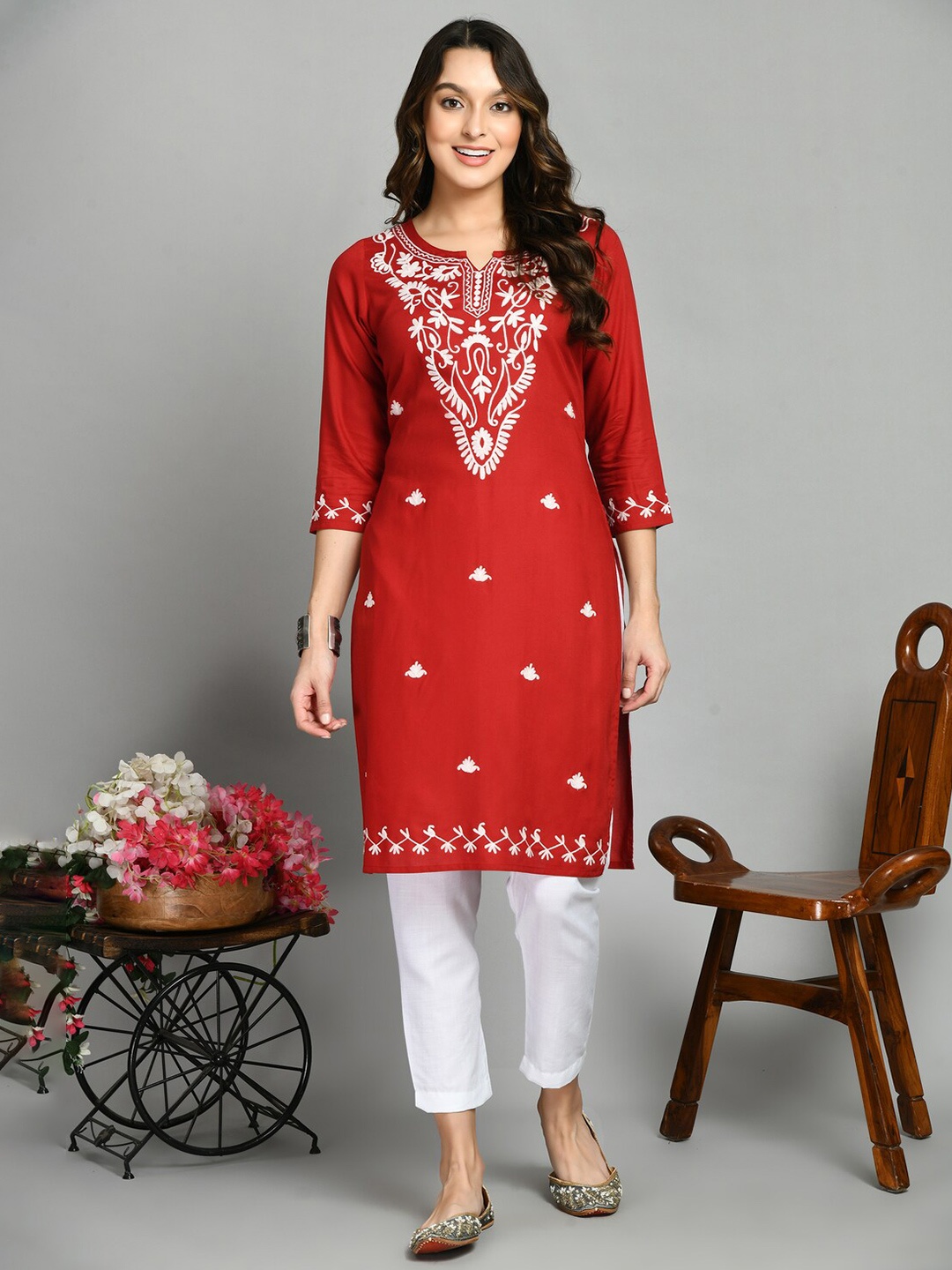 

QAZMI Ethnic Motifs Kashmiri Embroidered Straight Kurta, Red