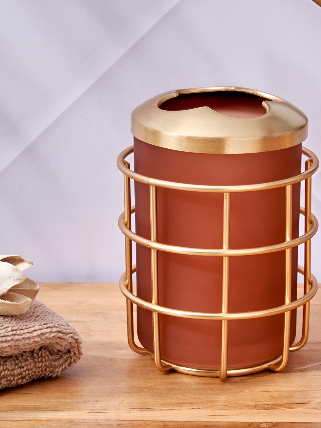 

Home Centre Brown & Gold-Toned Glass Toothbrush Holder