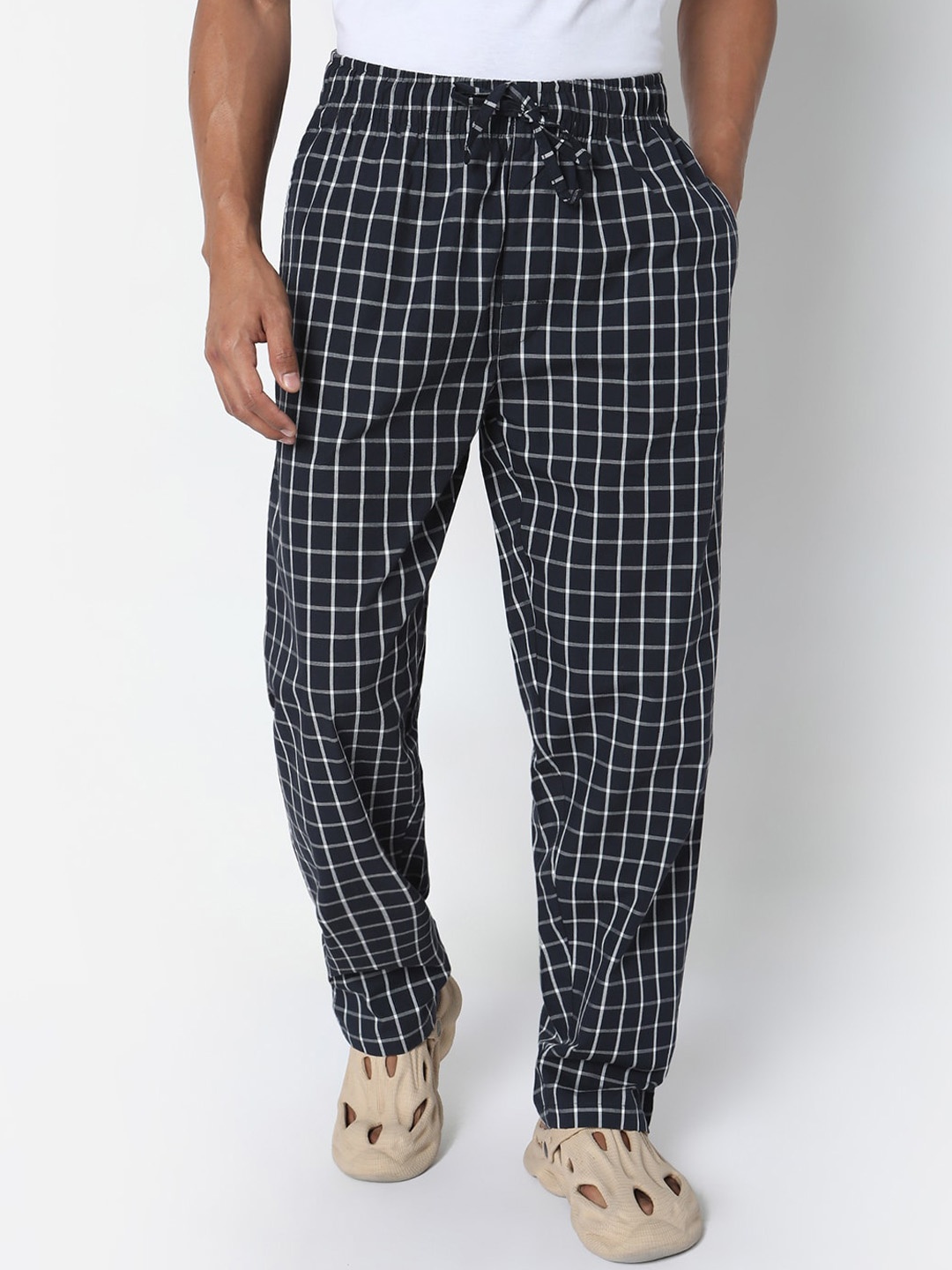 

R&B Men Cotton Checked Trousers, Blue