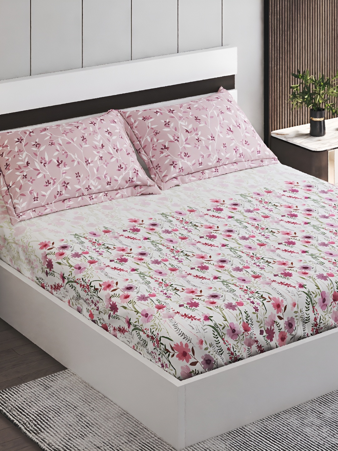 

Home Centre Pink & White Floral 250 TC Cotton King Bedsheet With 2 Pillow Covers