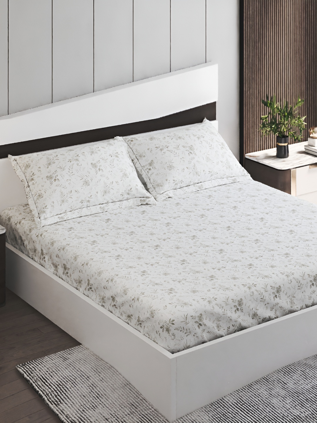 

Home Centre White & Grey Floral 144 TC Cotton Fitted King Bedsheet With 2 Pillow Covers