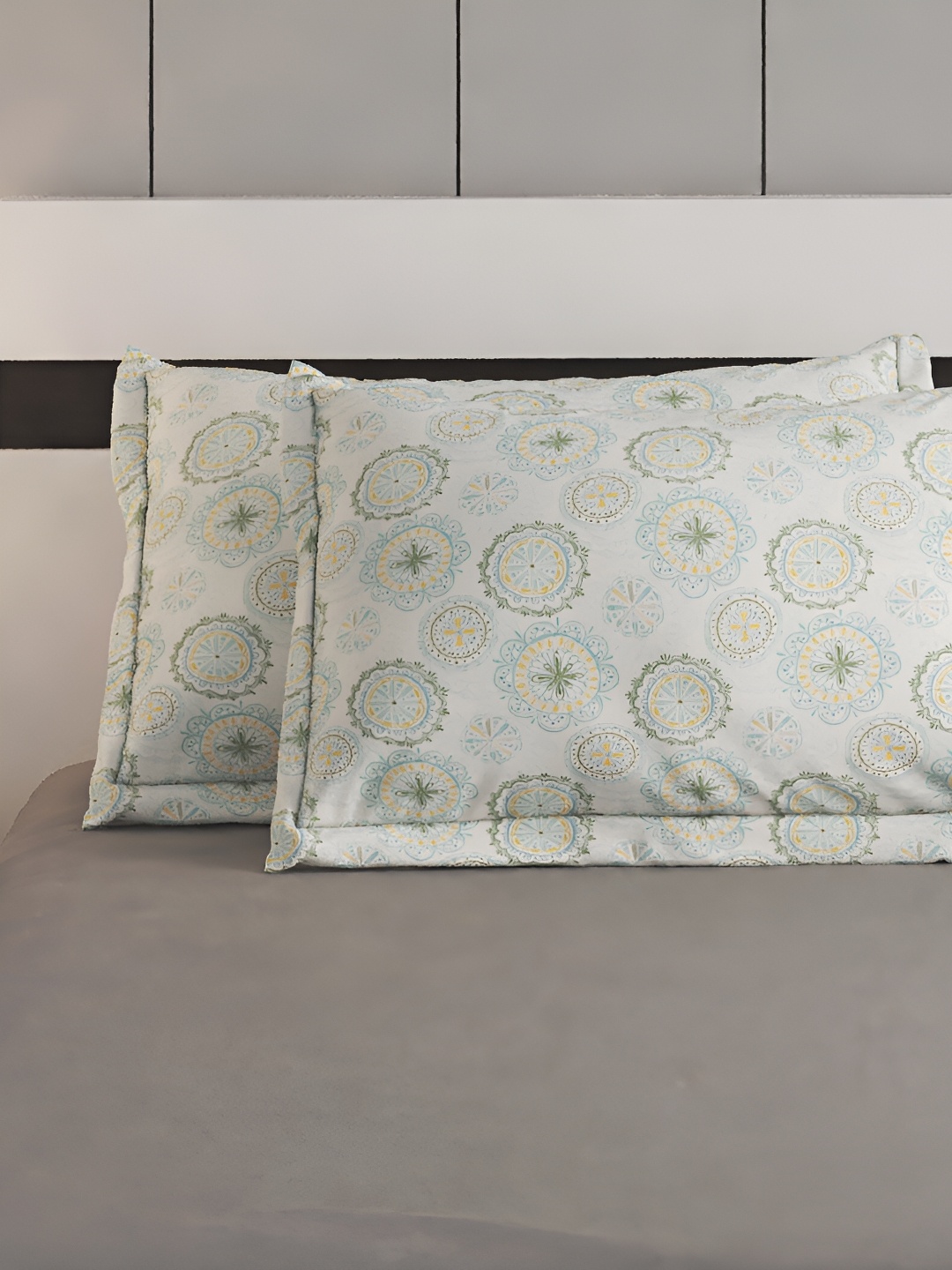 

Home Centre Rhapsody Cor Green 2 Pieces Self Design Pure Cotton Rectangle Pillow Covers