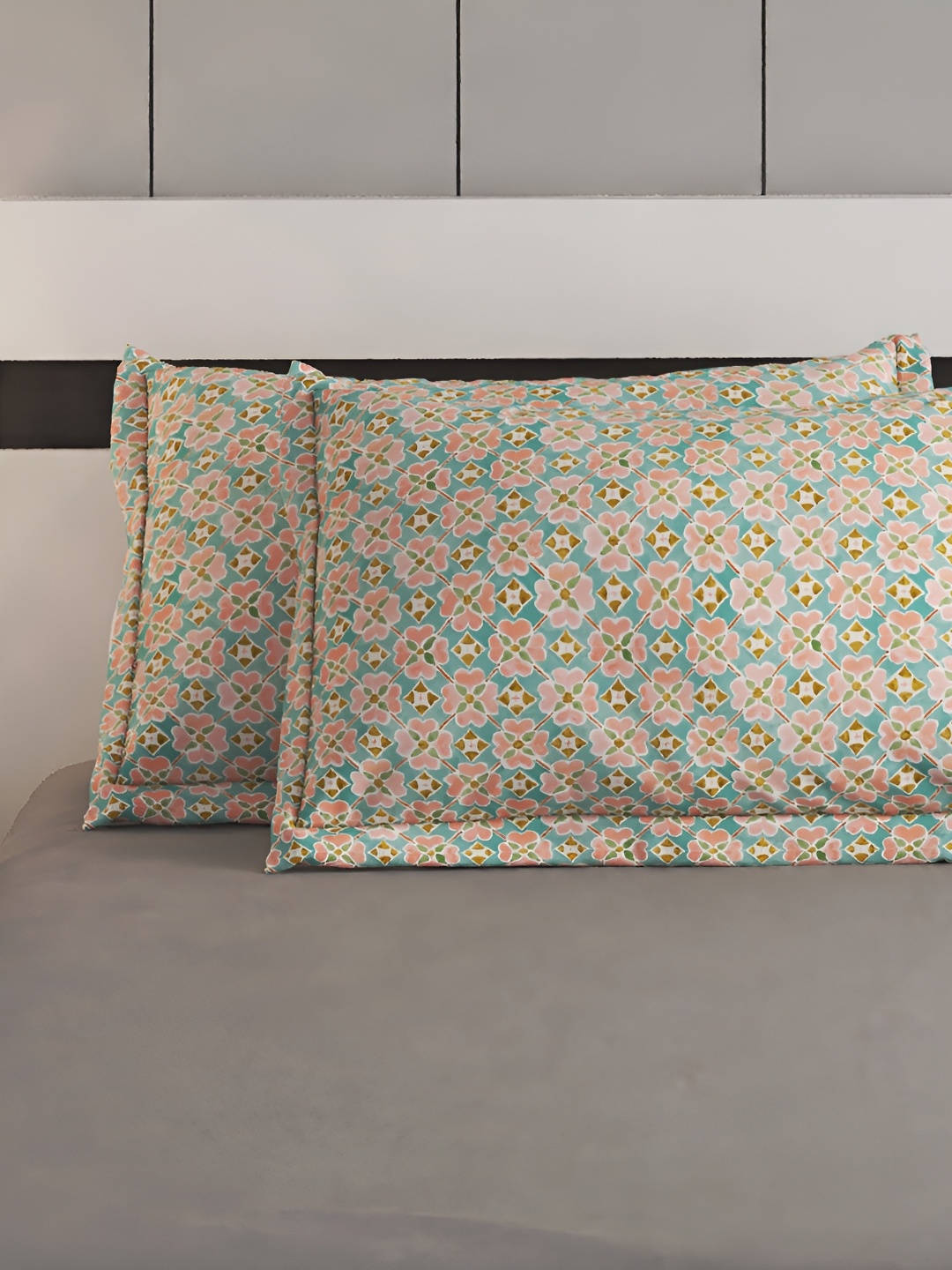 

Home Centre Rhapsody Amph Green 2 Pieces Self Design Pure Cotton Rectangle Pillow Covers