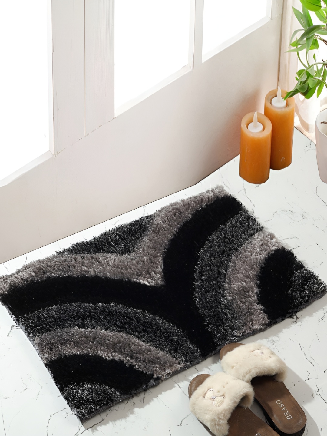Shopgallery Black & Beige Geometric Printed Anti-skid Doormat