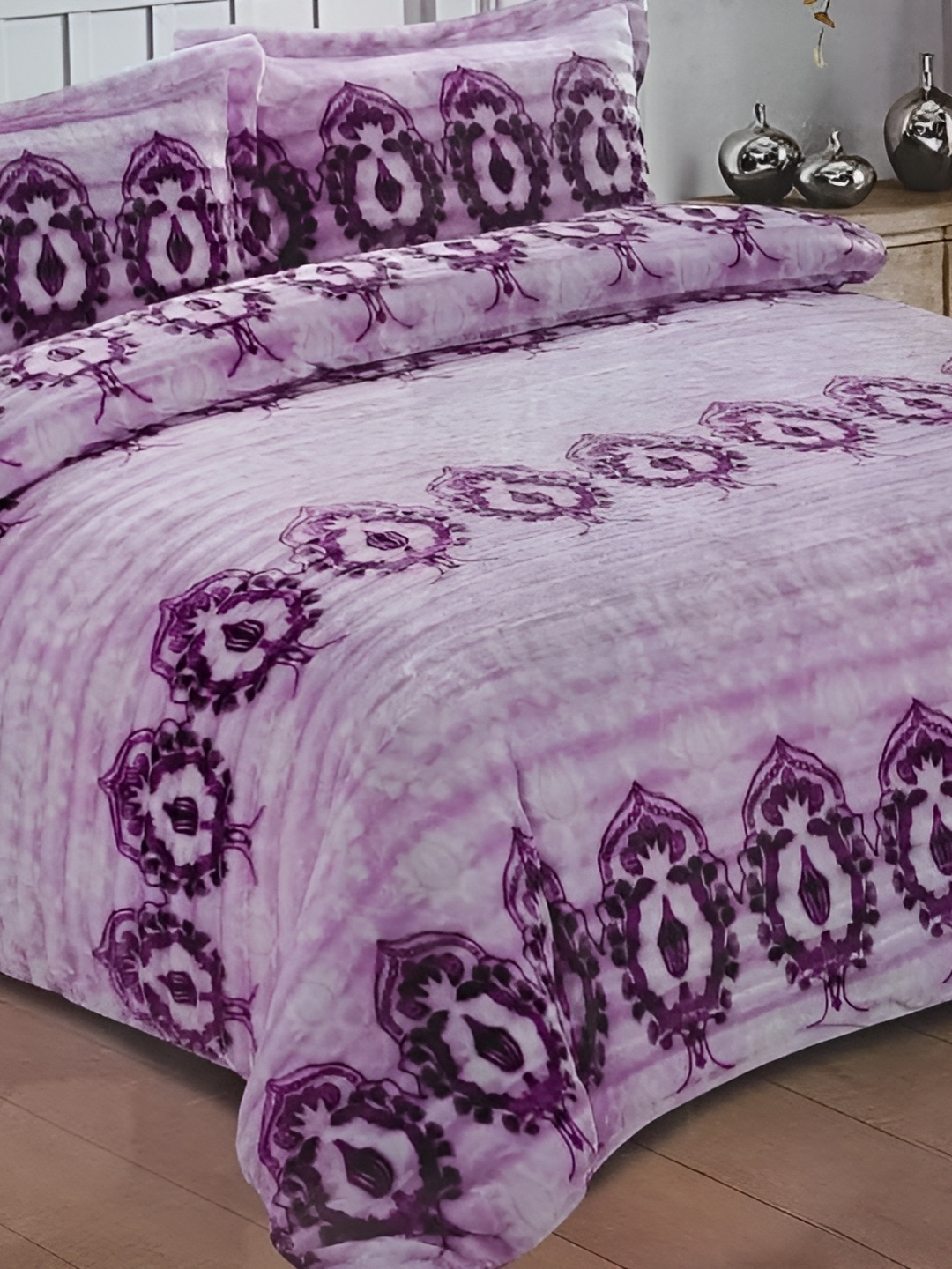 

Signature Pink & Black Ethnic Motifs 160 TC Queen Bedsheet with 2 Pillow Covers
