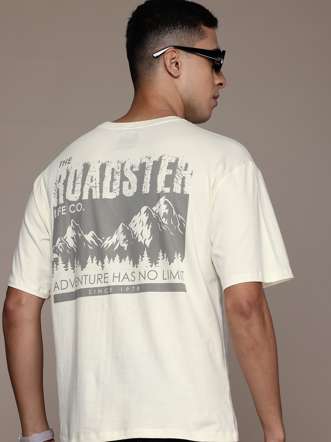 

The Roadster Lifestyle Co. Men Printed Relaxed Fit Pure Cotton T-shirt, Off white